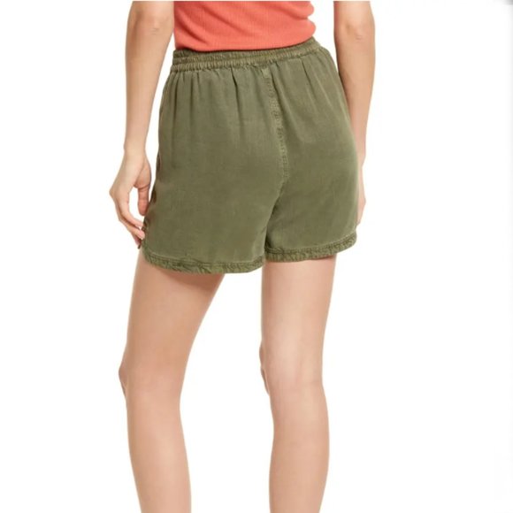 NWT Treasure & Bond Pigment Washed Shorts in Olive Sarma size M - Picture 3 of 4
